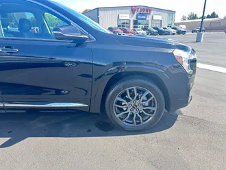 2024 GMC Terrain photo 3