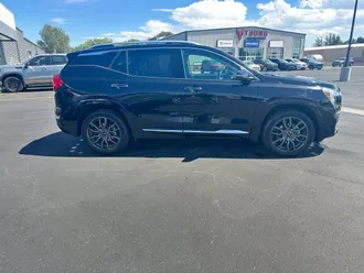 2024 GMC Terrain photo 4
