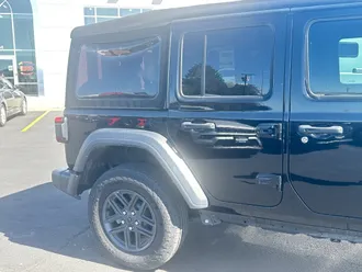 2024 Jeep Wrangler photo 4