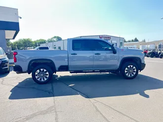 2024 Chevrolet Silverado 2500HD photo 2