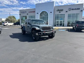 2024 Jeep Gladiator photo 2