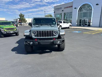 2024 Jeep Gladiator photo 3