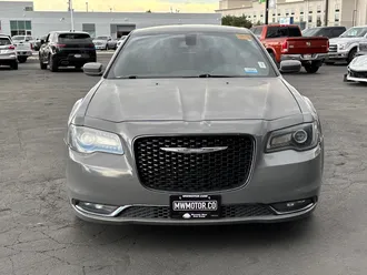 2019 Chrysler 300 photo 2