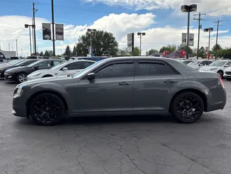 2019 Chrysler 300 photo 3