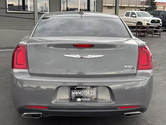 2019 Chrysler 300 photo 4
