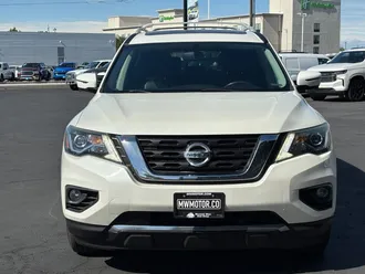 2018 Nissan Pathfinder photo 2