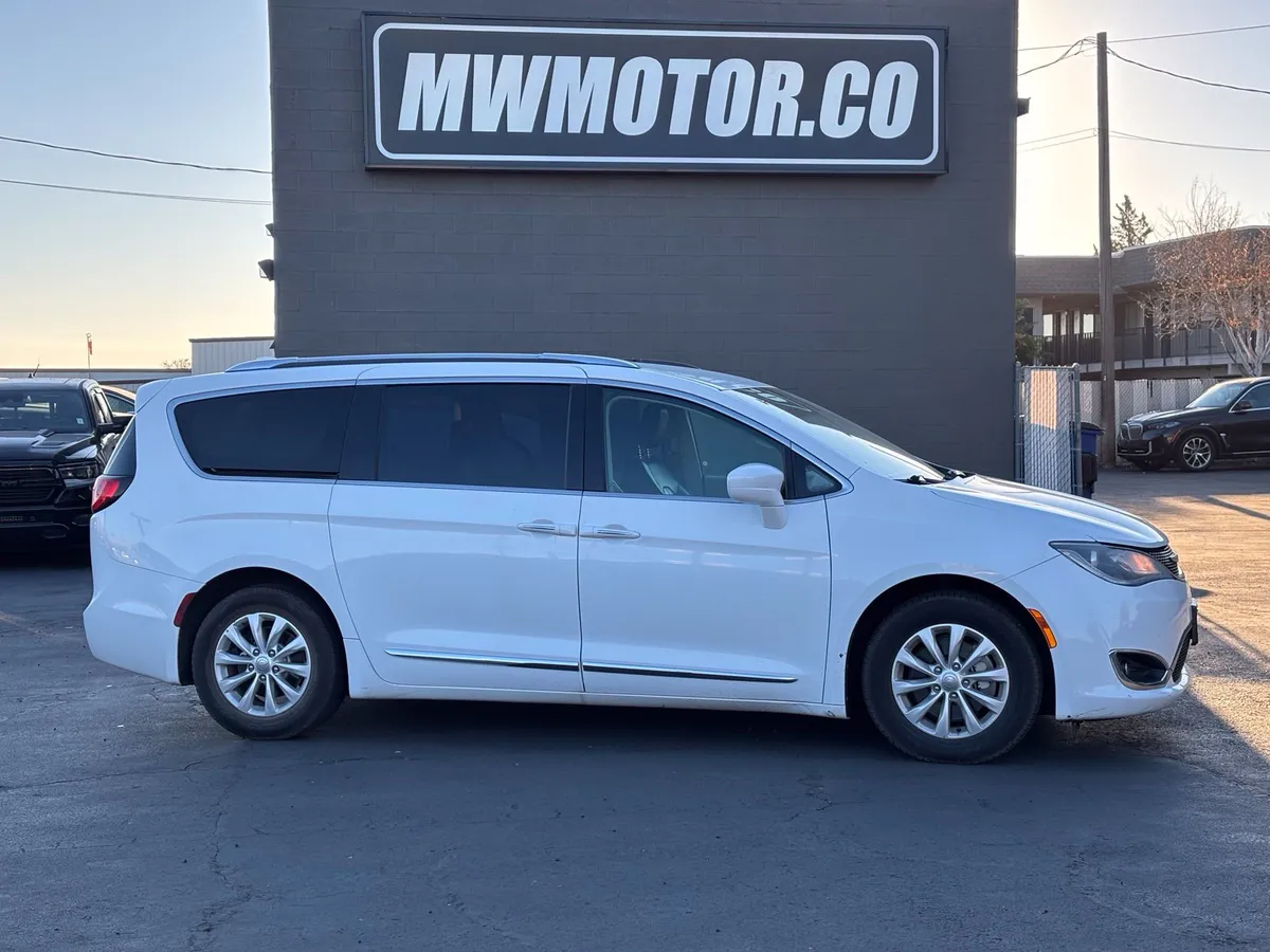 2018 Chrysler Pacifica Touring L