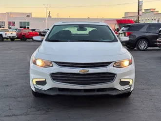 2017 Chevrolet Malibu photo 2