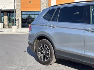 2021 Volkswagen Tiguan photo 3