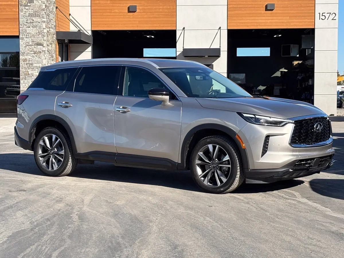 2023 INFINITI QX60 LUXE