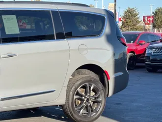 2023 Chrysler Pacifica photo 7