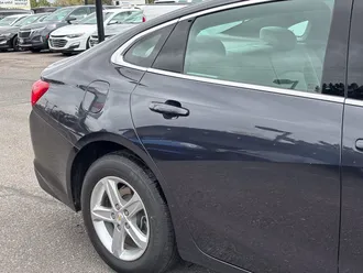 2022 Chevrolet Malibu photo 3
