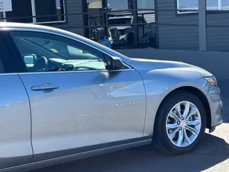 2025 Chevrolet Malibu photo 4