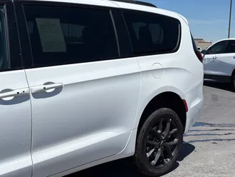 2024 Chrysler Pacifica photo 7