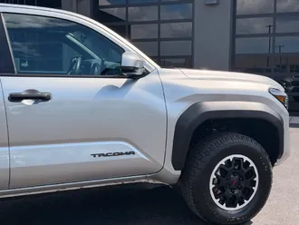 2024 Toyota Tacoma photo 3