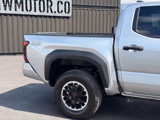 2024 Toyota Tacoma photo 4