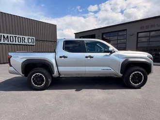 2024 Toyota Tacoma photo 5