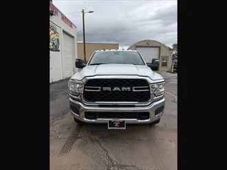 2024 RAM 3500 SLT photo 3