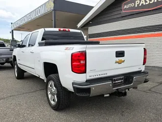 2015 Chevrolet Silverado 2500 HD Crew Cab photo 3