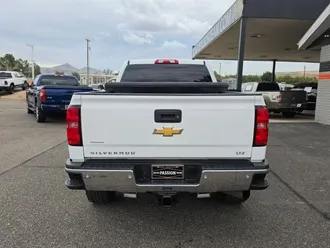 2015 Chevrolet Silverado 2500 HD Crew Cab photo 4