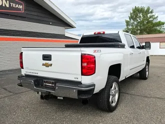 2015 Chevrolet Silverado 2500 HD Crew Cab photo 5