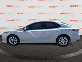 2022 Toyota Camry photo 2