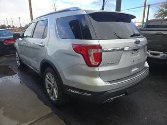 2019 Ford Explorer photo 2