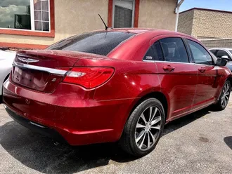2012 Chrysler 200 photo 4