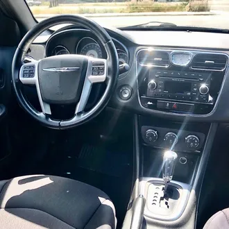 2012 Chrysler 200 photo 6