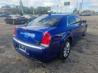 2018 Chrysler 300 photo 6