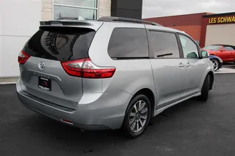 2020 TOYOTA SIENNA photo 7