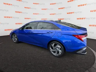 2024 Hyundai Elantra photo 3