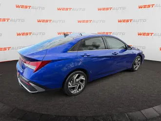 2024 Hyundai Elantra photo 5