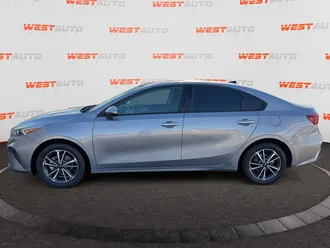 2023 Kia Forte photo 2