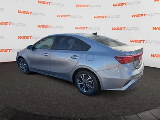2023 Kia Forte photo 3