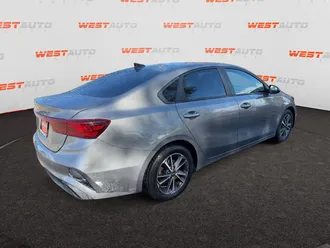 2023 Kia Forte photo 5