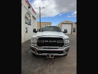 2024 RAM 3500 SLT photo 3