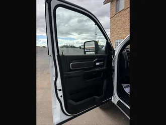 2024 RAM 3500 SLT photo 7
