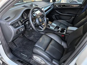 2023 Porsche Macan T photo 2