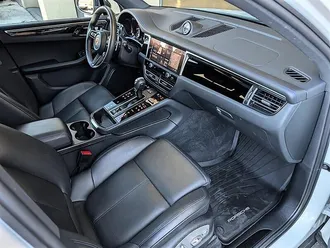 2023 Porsche Macan T photo 4