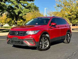 2022 Volkswagen Tiguan photo 2