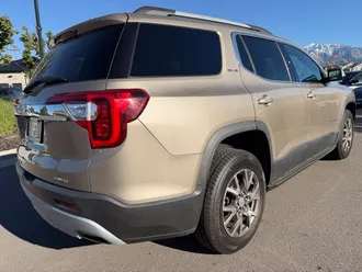 2023 GMC Acadia photo 2