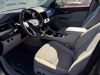 2023 GMC Acadia photo 3