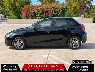 2020 Toyota Yaris Hatchback LE photo 4