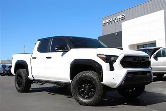 2024 TOYOTA TACOMA photo 2