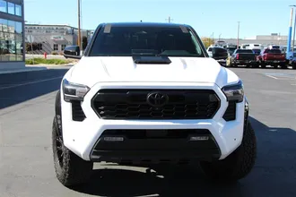 2024 TOYOTA TACOMA photo 3