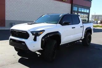 2024 TOYOTA TACOMA photo 4