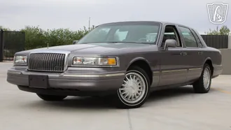 1996 Lincoln Town Car photo 2