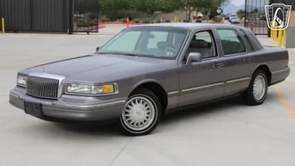 1996 Lincoln Town Car photo 3