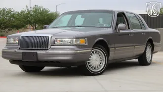 1996 Lincoln Town Car photo 4